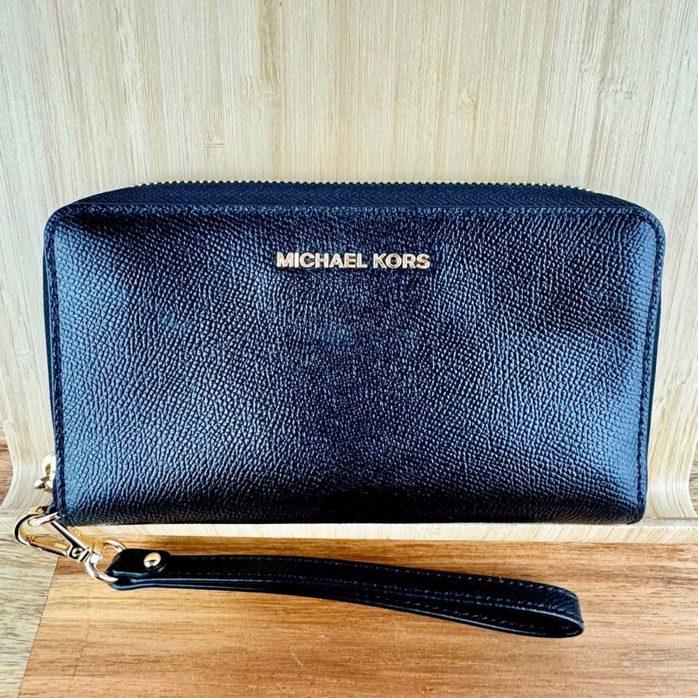 Michael Kors Jet Set Travel Large Phone Wristlet Wallet Pebbled Leather in Black
